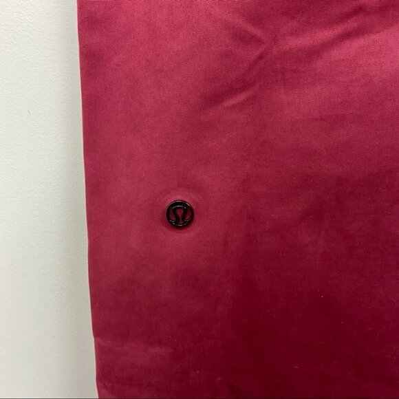 NWT Lululemon Rain Rebel Deep Ruby Jacket Size 2‎ Waterproof New with Tags Coat - Picture 13 of 16